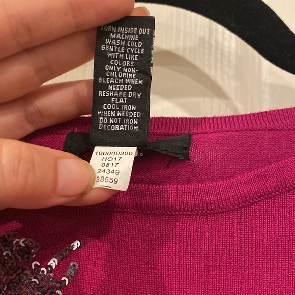 Beautiful pink sweater with flowers in silver sequin by Alfani - Picture 6 of 8